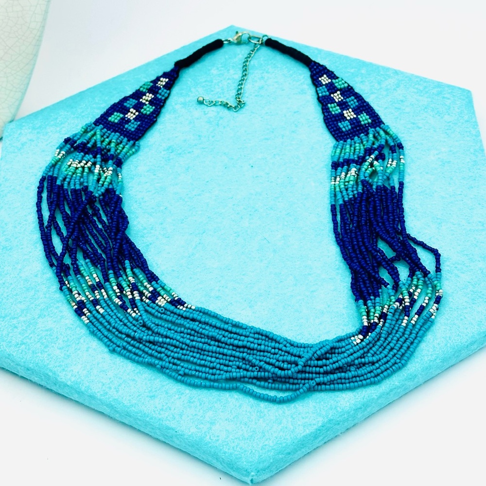 Seed bead necklace - Picture 5 of 9